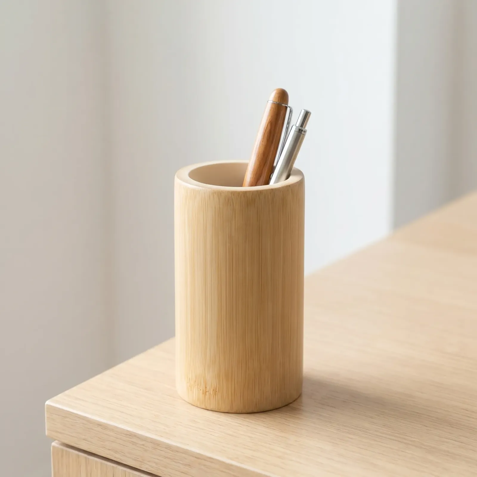 The minimal desk